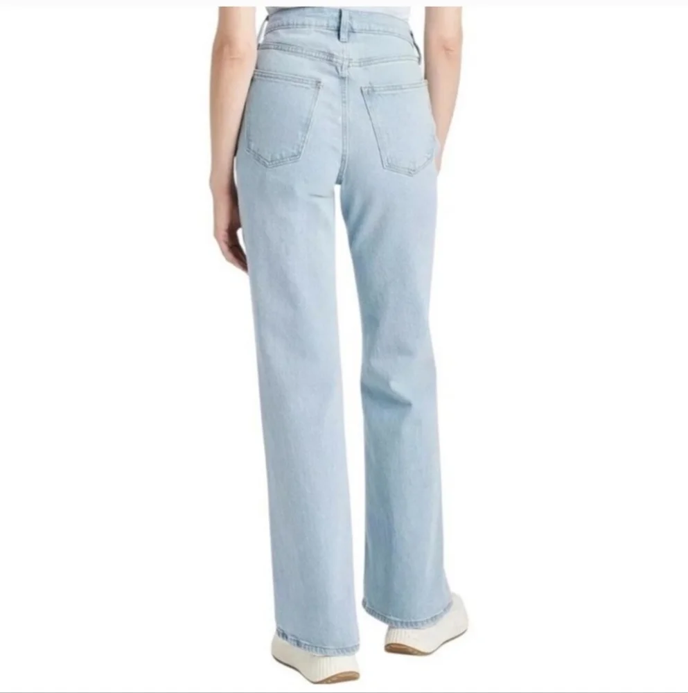 Women's High Rise Flare Jeans - Light Wash Denim - Universal Threads - 6L - Picture 2 of 16